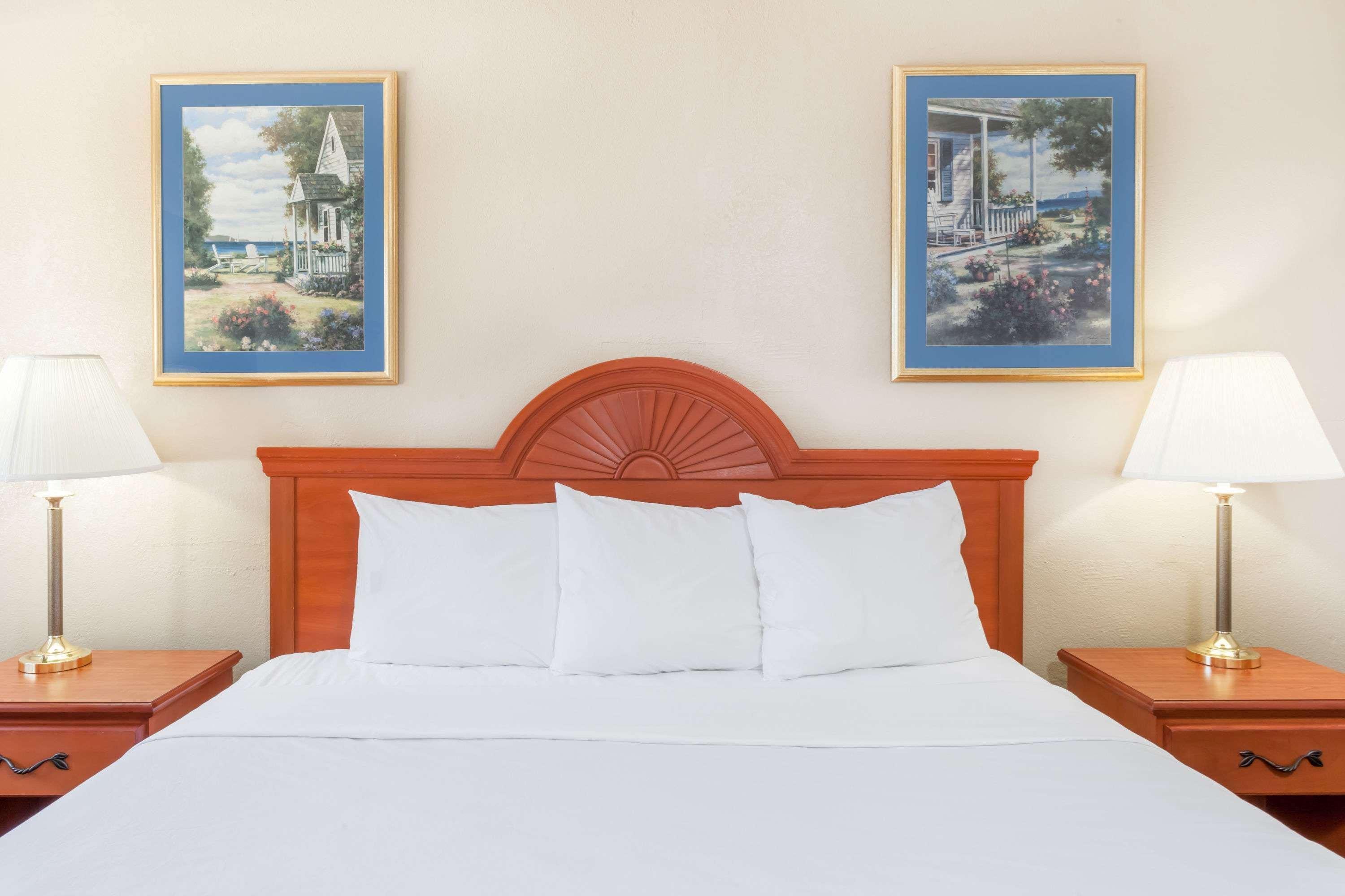 Super 8 By Wyndham Montgomery Maybrook Ngoại thất bức ảnh