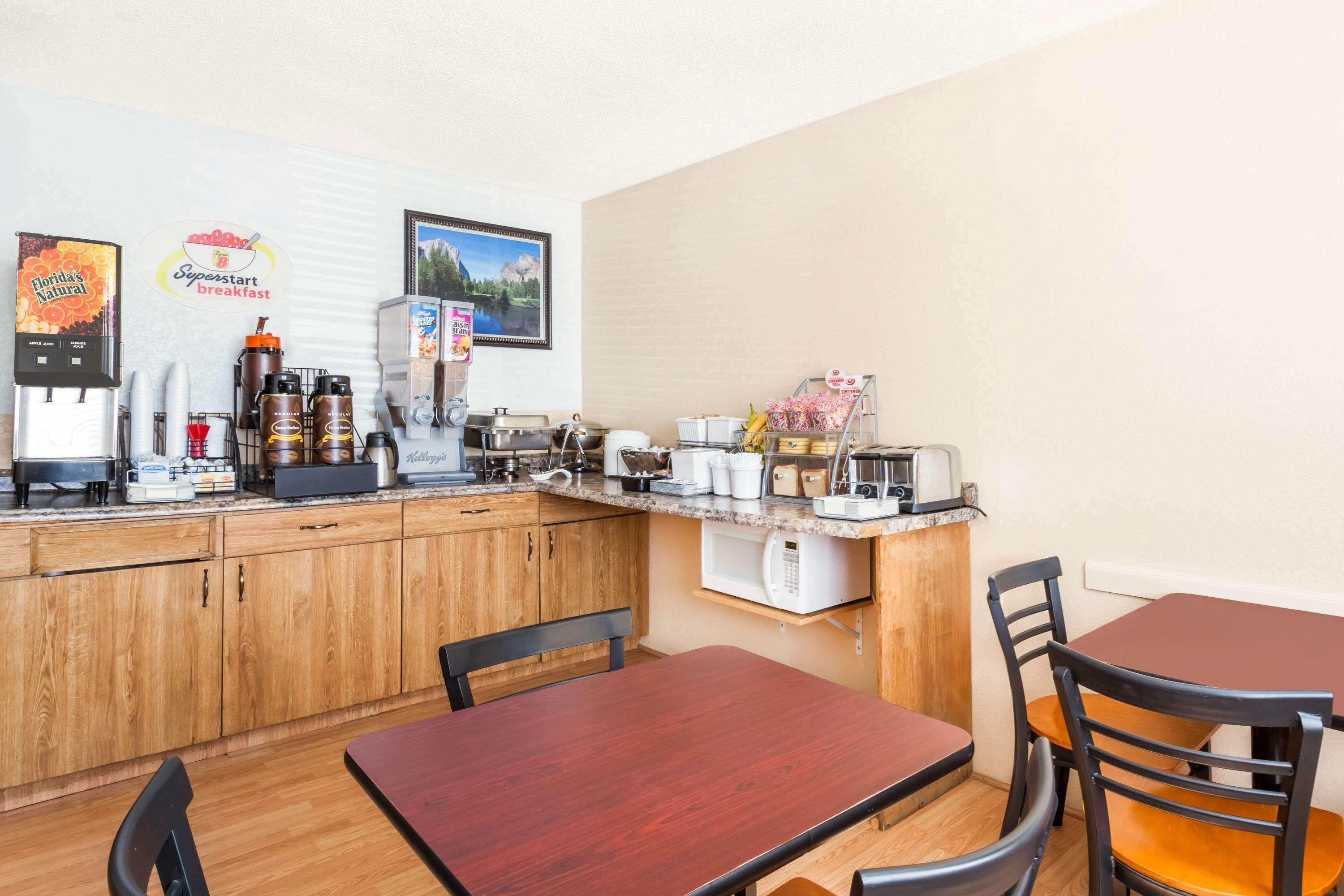 Super 8 By Wyndham Montgomery Maybrook Ngoại thất bức ảnh