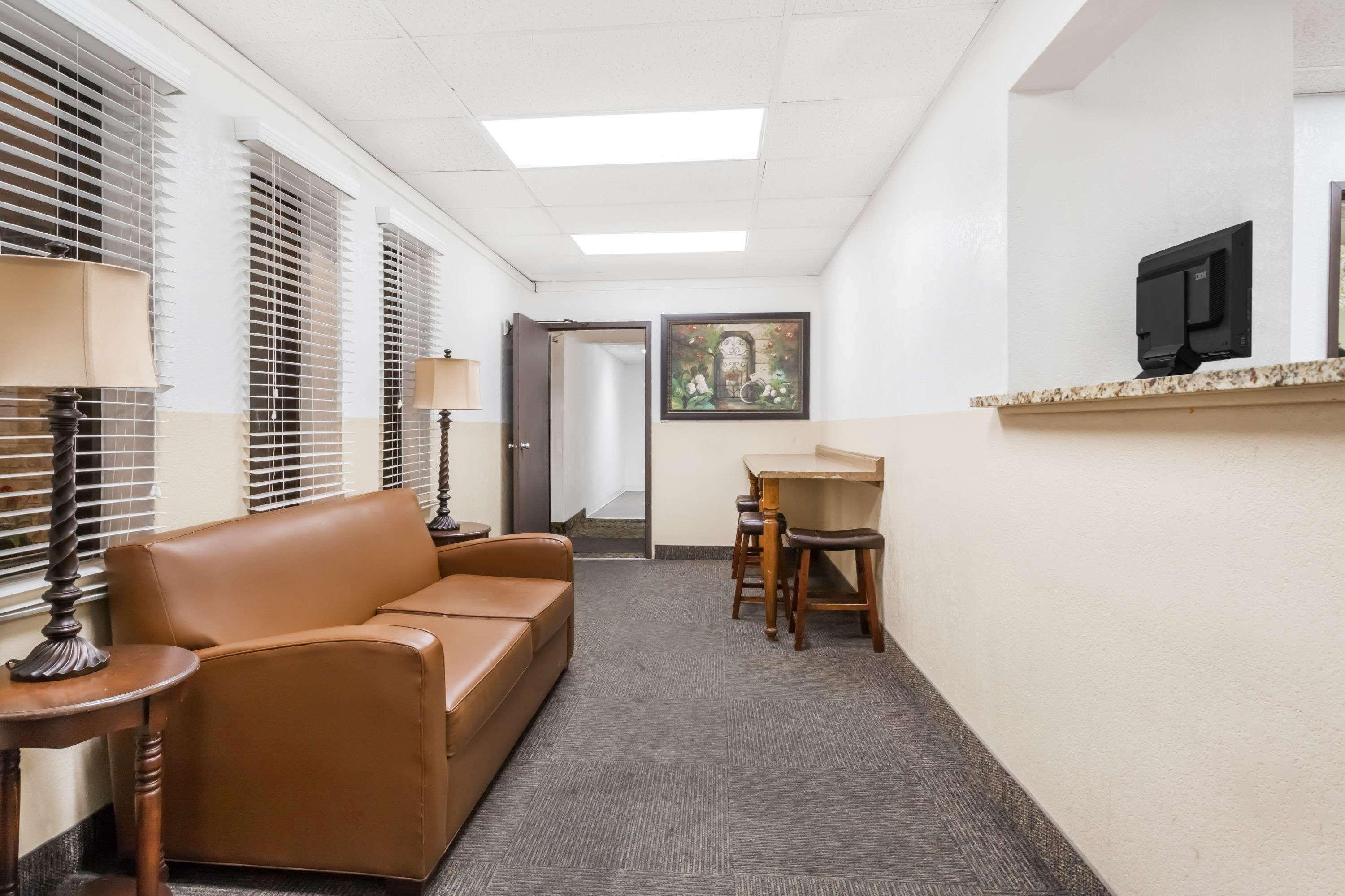 Super 8 By Wyndham Montgomery Maybrook Ngoại thất bức ảnh