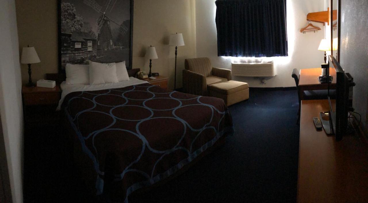 Super 8 By Wyndham Montgomery Maybrook Ngoại thất bức ảnh